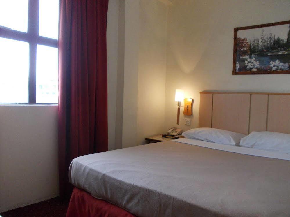 Hotel Sri Sutra - Sungai Buloh เปอตาลิงจายา ภายนอก รูปภาพ